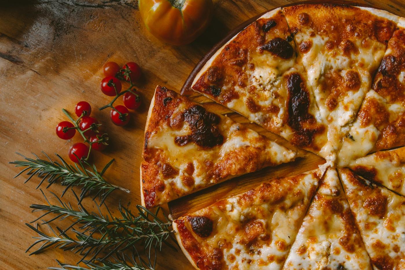 Pizza de muzzarella entera