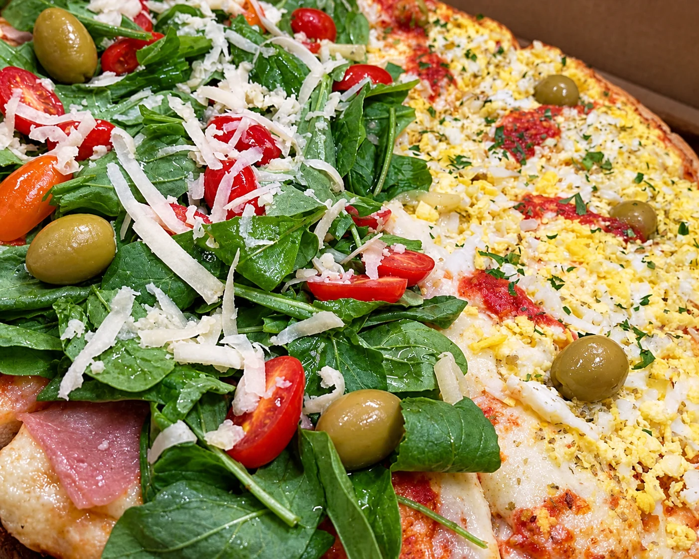 Pizza al molde de panceta y rúcula con tomate cherry y parmesano — delivery de Lo de Diego Pizza en Quilmes Oeste